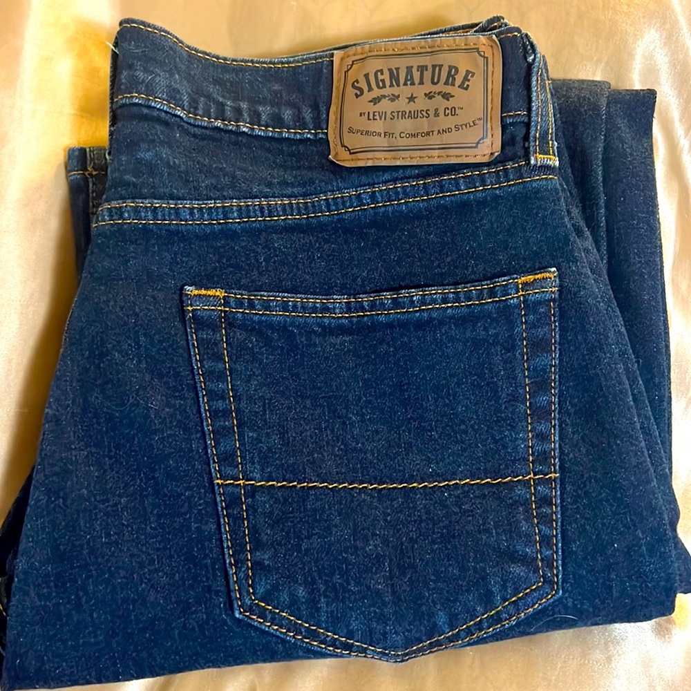 SOLD!!  MEN’s LEVI Strauss Signature Dark Denim Jean 30x30